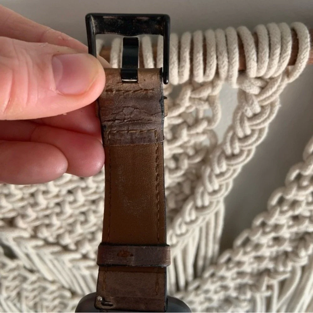 FITBIT‎ Versa 2 Smartwatch With Leather Band and Charger
